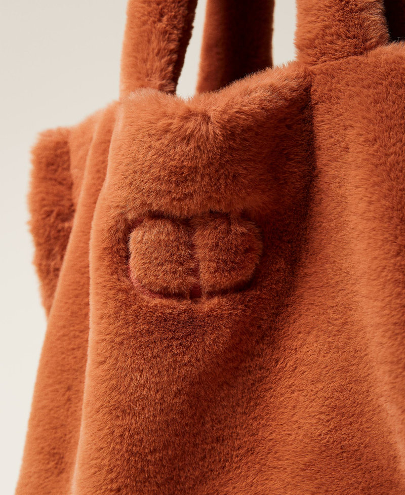 Shopper in Pl&uuml;schoptik mit Logo &bdquo;Tan Powder&ldquo;-Braun Frau 212TB7350-03