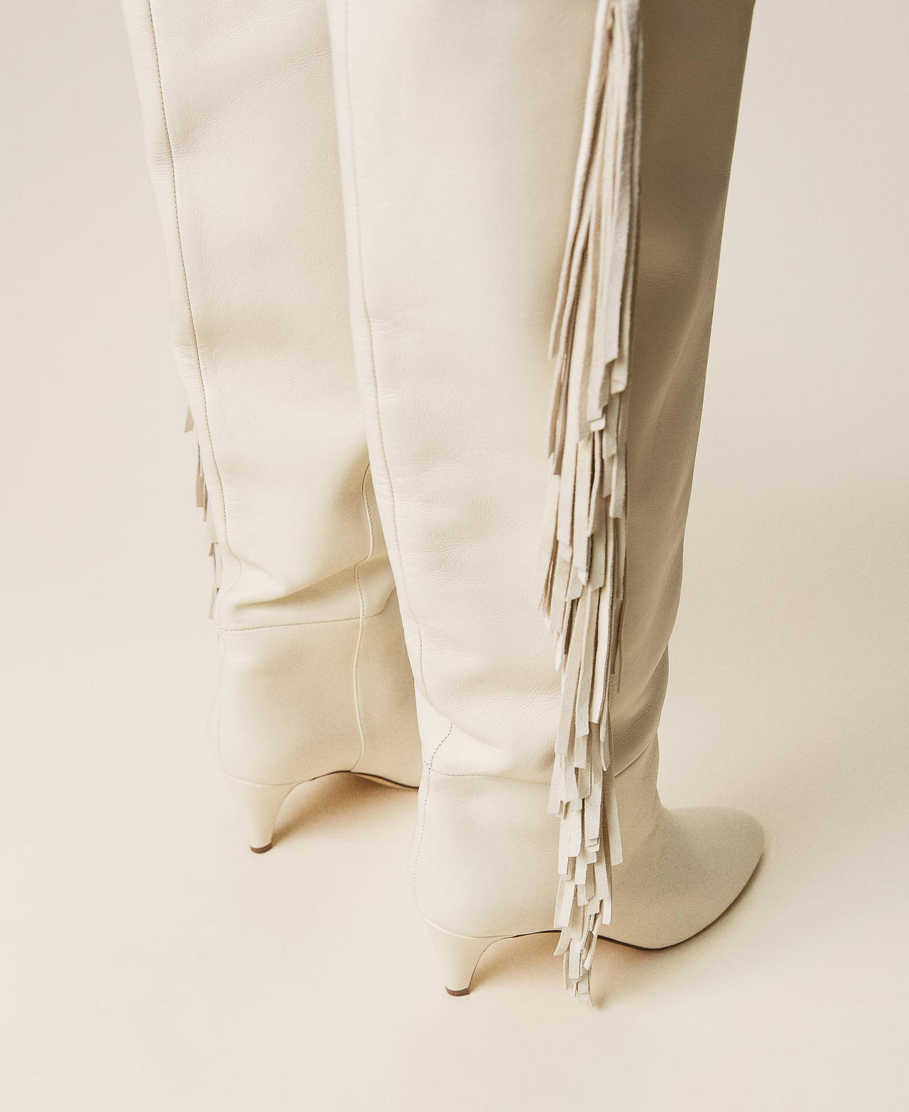 Высокие кожаные сапоги с бахромой Белый Снег женщина 212TCP10G-02