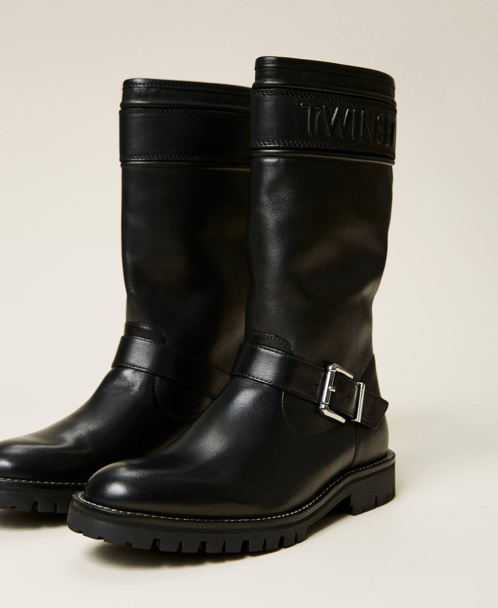 Asociar visto ropa Dólar Botas moteras de piel con logotipo Mujer, Negro | TWINSET Milano