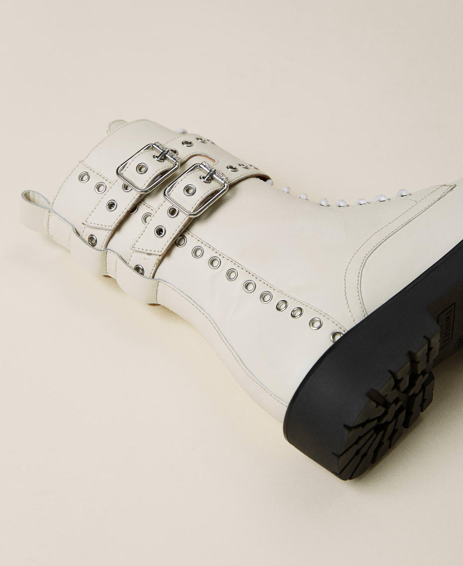 Anfibi con occhielli in metallo Bianco Neve Donna 212TCP200-03