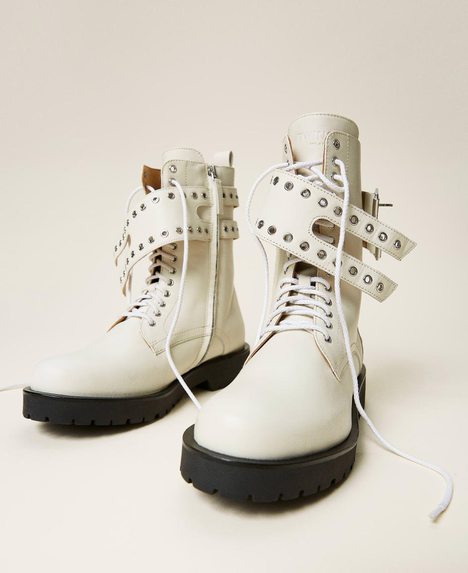 Anfibi con occhielli in metallo Bianco Neve Donna 212TCP200-05
