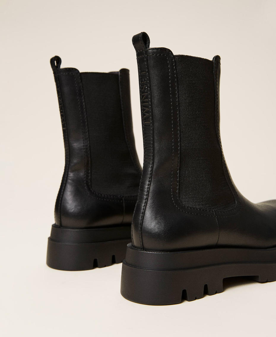 Stivaletti in pelle con elastico Nero Donna 212TCP232-04