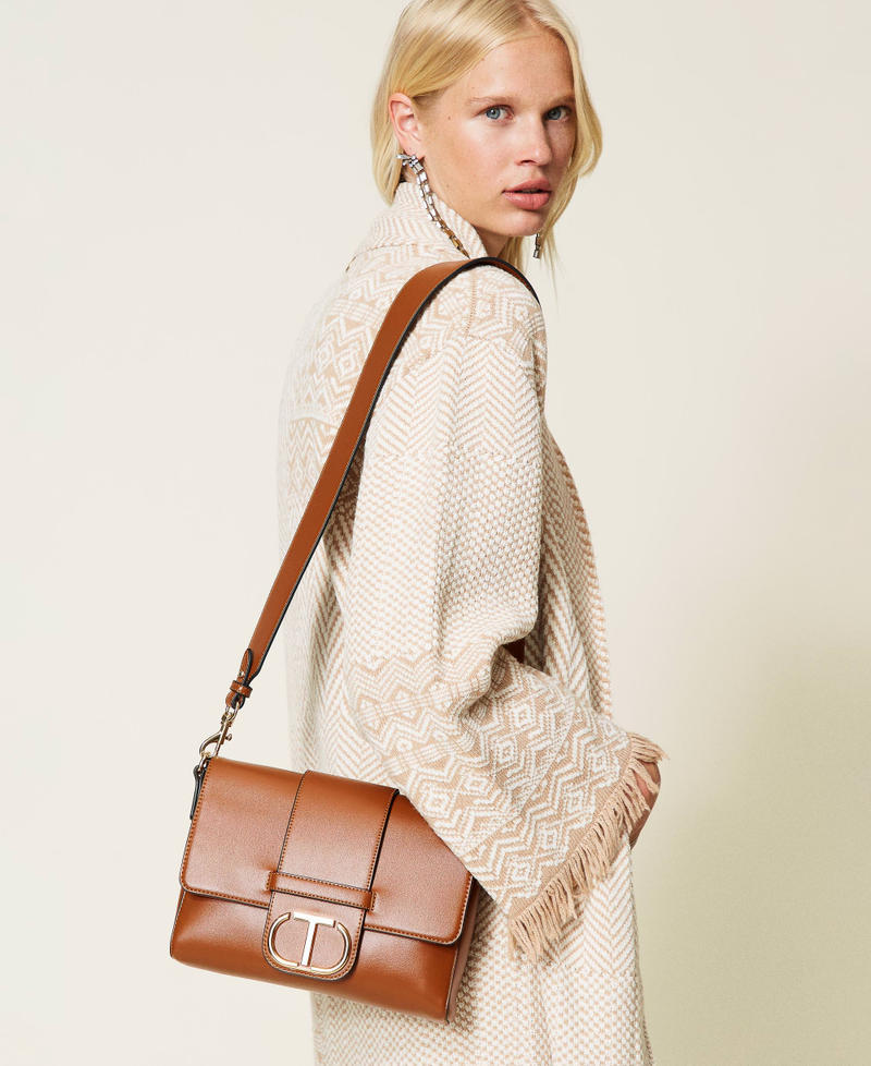 Bolso bandolera grande con logotipo Cuero Oscuro Mujer 212TD8060-0S