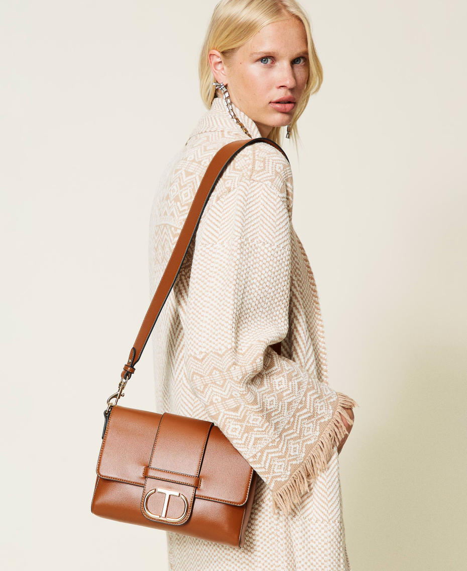 Bolso bandolera grande con logotipo Cuero Oscuro Mujer 212TD8060-0S