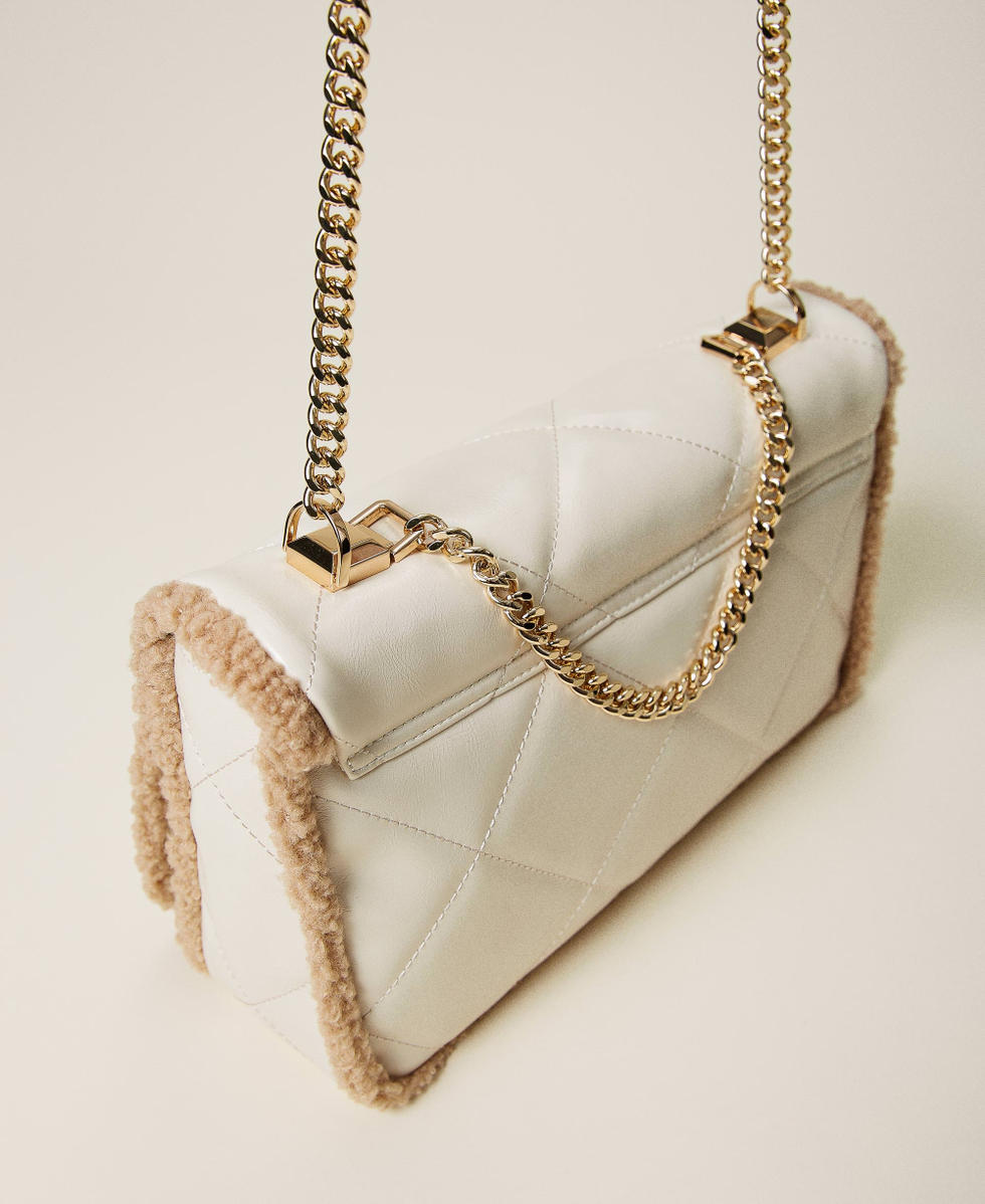 Chain quilted shoulder bag deals