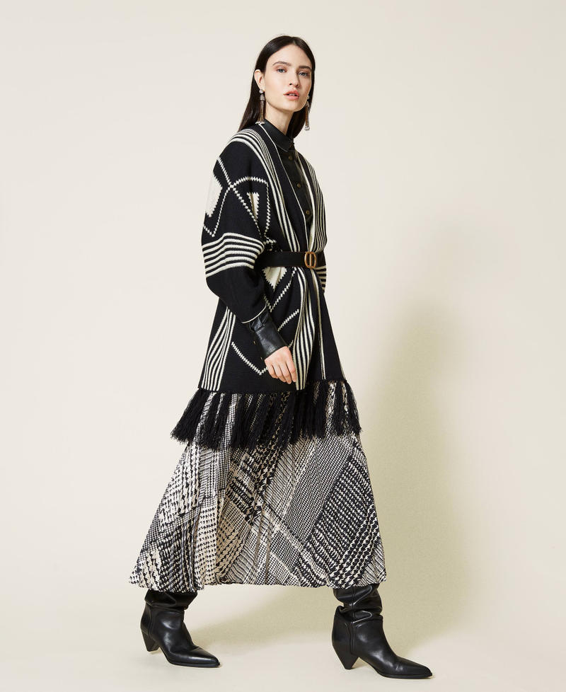 Poncho de jacquard reversible Bicolor Negro / Blanco "Nieve" Mujer 212TO5041-05