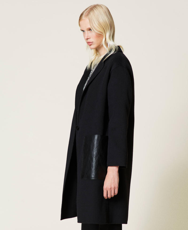 Mantel aus zweilagigem Tuch mit Kontrasttaschen Schwarz Frau 212TP2013-02
