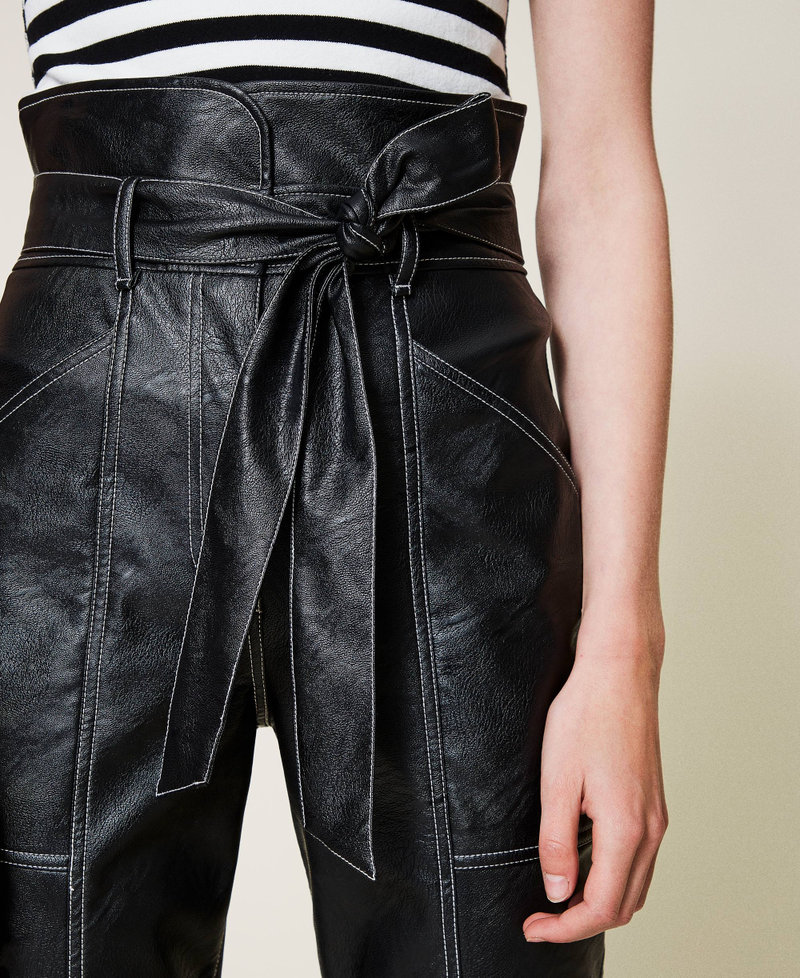 Pantal&oacute;n de corte zanahoria de tejido encerado Negro Mujer 212TP2021-05