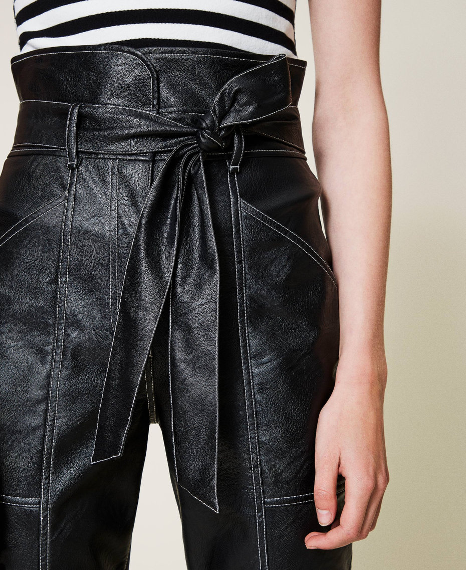 Pantal&oacute;n de corte zanahoria de tejido encerado Negro Mujer 212TP2021-05