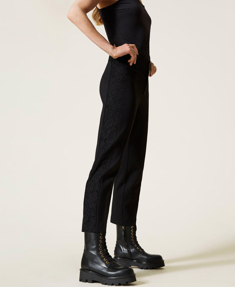 Pantalon avec bandes en dentelle macram&eacute; Noir Femme 212TP2058-04