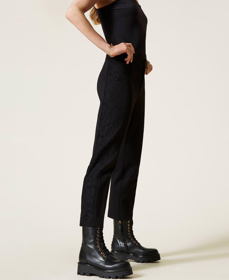 Pantalon avec bandes en dentelle macram&eacute; Noir Femme 212TP2058-04