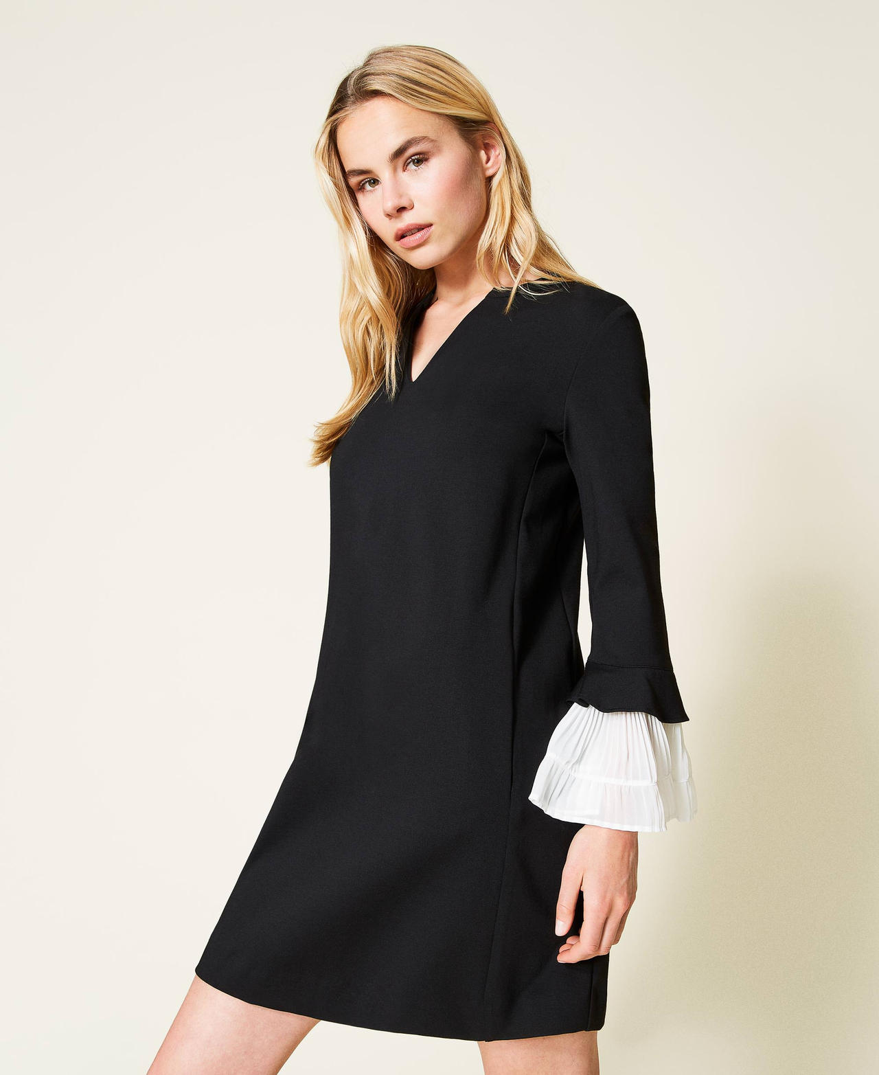 Abito bicolore con volant Bicolor Bianco "Neve" / Nero Donna 212TP2065-02