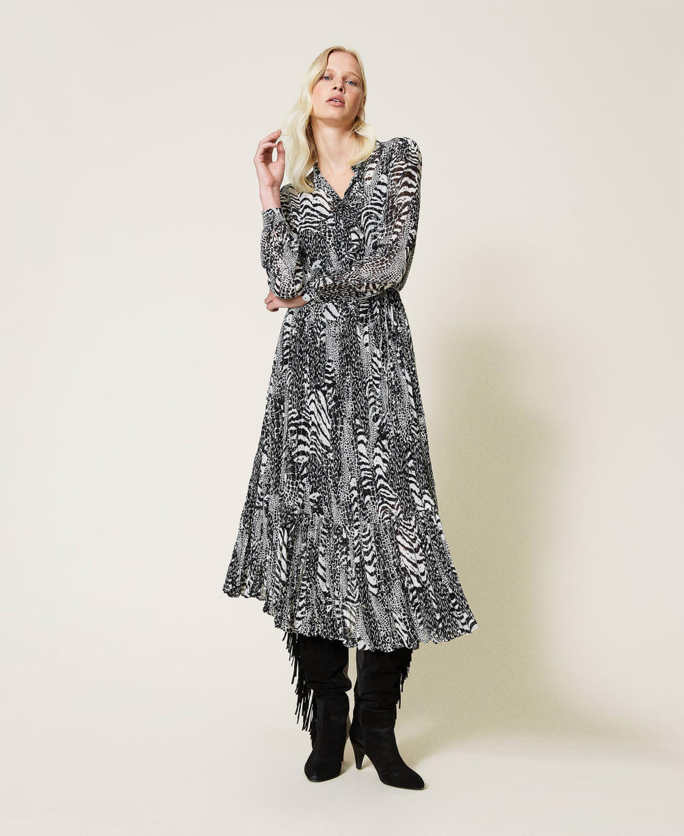 Maxikleid aus Krepon mit Animaldessin Animalprint-Patchwork Schnee / Schwarz Frau 212TP2100-01