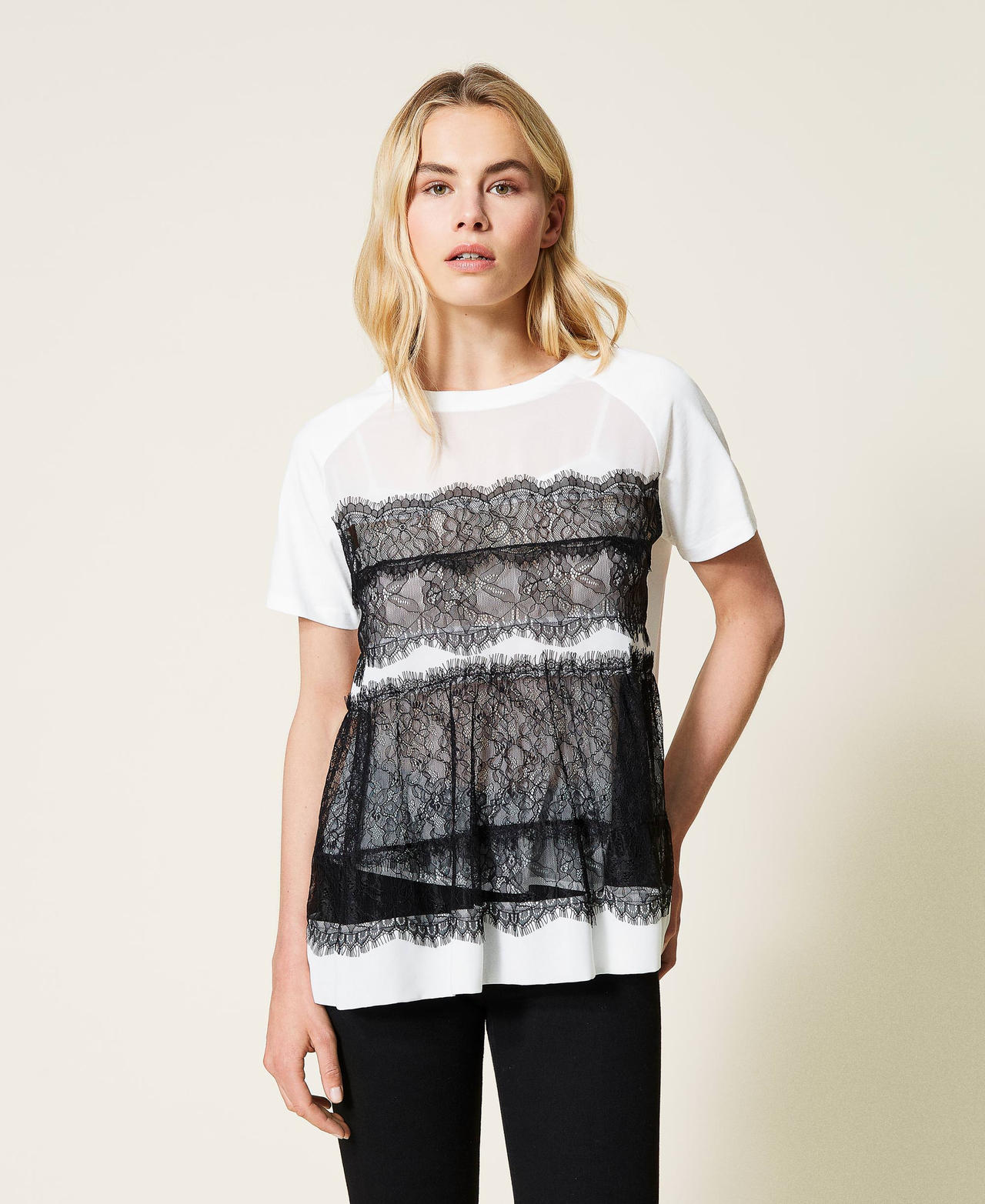 T-shirt with contrasting lace Two-tone Optical White / Black Woman 212TP2222-02