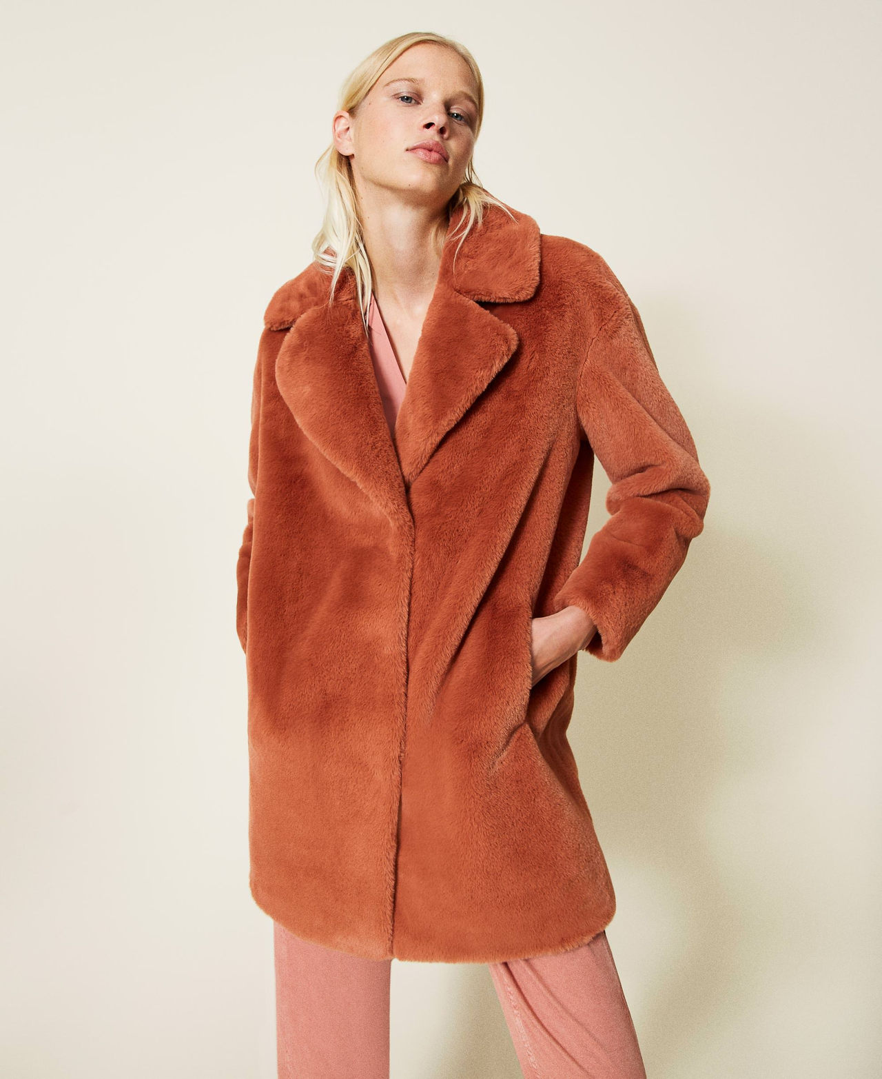 Однобортное пальто с карманами Коричневый "Рыжевато-коричневая пудра" женщина 212TP2230-02