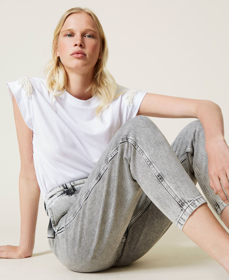 Marmorierte High-Waist-Jeans im Carrot-Fit Denim grau-marmoriert Frau 212TP227C-05