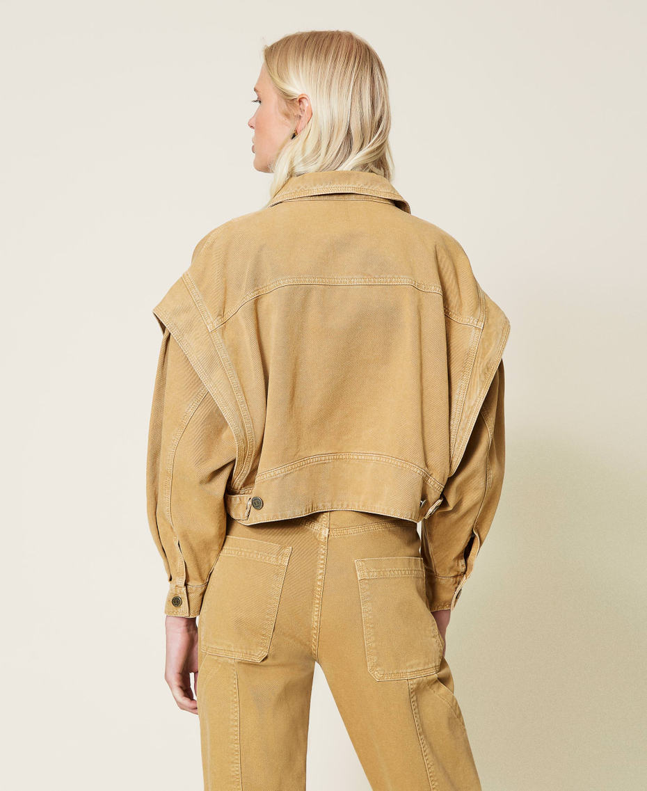 Широкая куртка из плотной ткани Коричневый "Ром" женщина 212TP235B-04