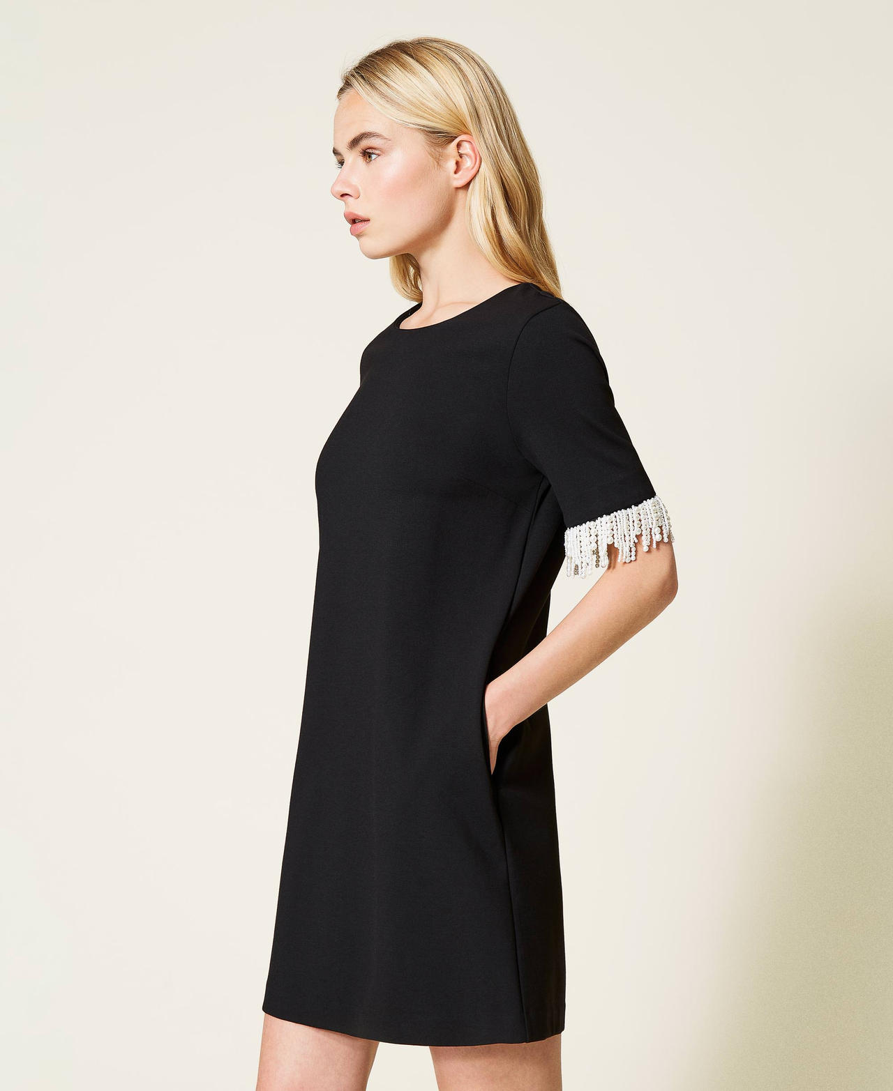 Kleid mit Perlenfransen Schwarz Frau 212TP2531-02