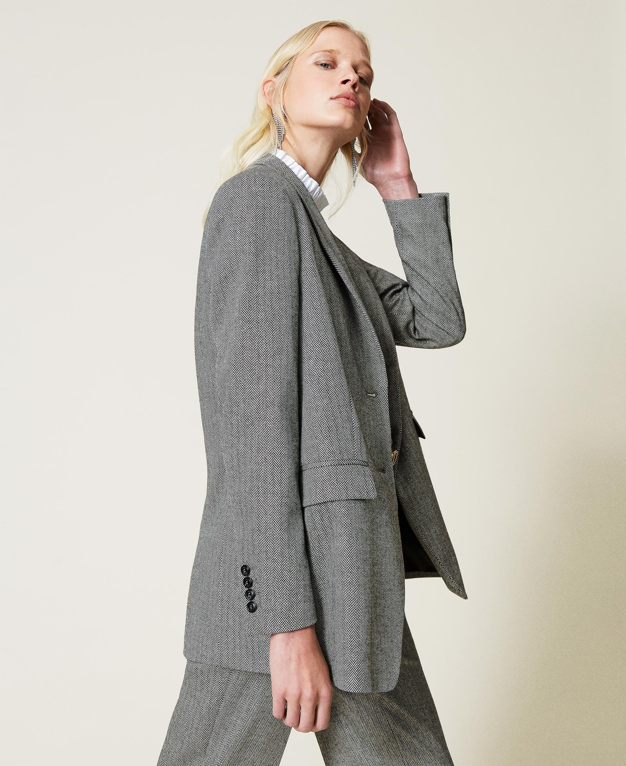 Wool blend blazer with chevron pattern Black / “Snow” White Chevron Woman 212TP2550-02