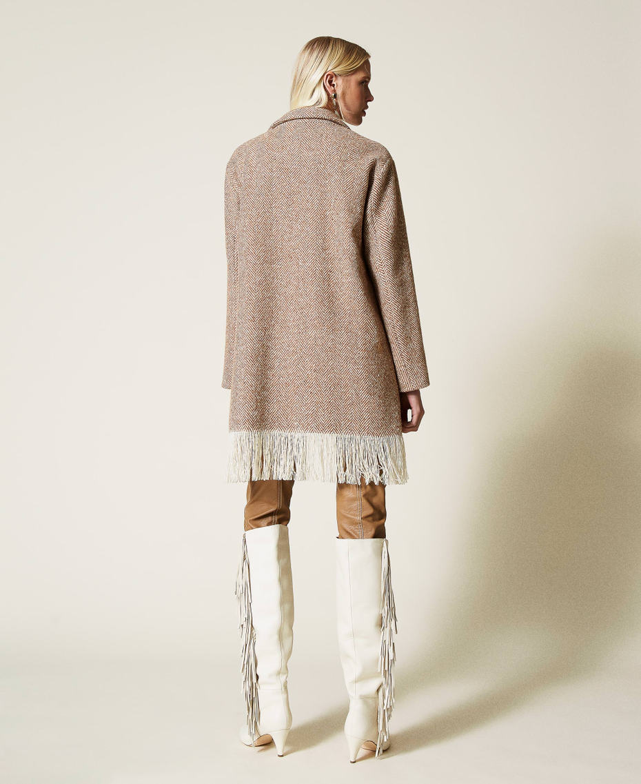 Manteau en drap &agrave; chevrons avec franges dans le bas Chevron Marron &laquo;&nbsp;Rhum&nbsp;/ Blanc &laquo;&nbsp;Neige&nbsp;&raquo; Femme 212TP2611-04