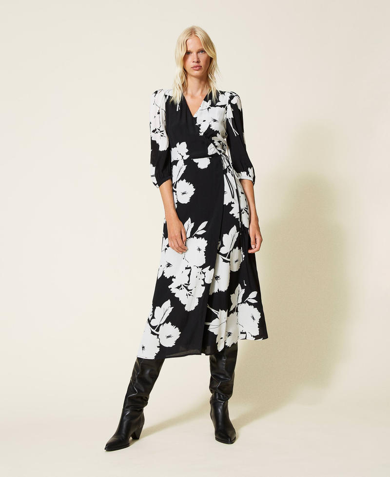 Vestido largo de crep&eacute; estampado de flores Estampado Flores Blanco &laquo;Nieve&raquo; / Negro Mujer 212TP2635-01