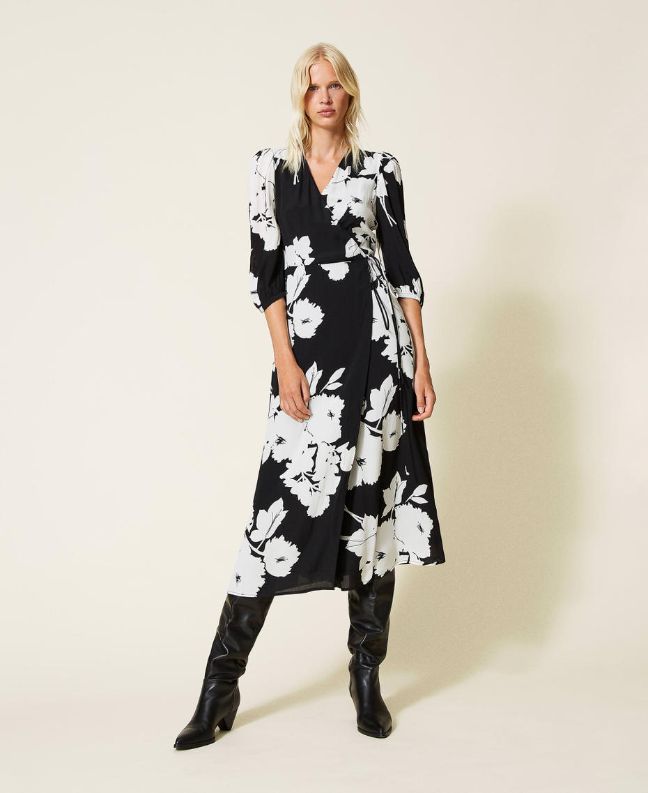 Vestido largo de crep&eacute; estampado de flores Estampado Flores Blanco &laquo;Nieve&raquo; / Negro Mujer 212TP2635-01
