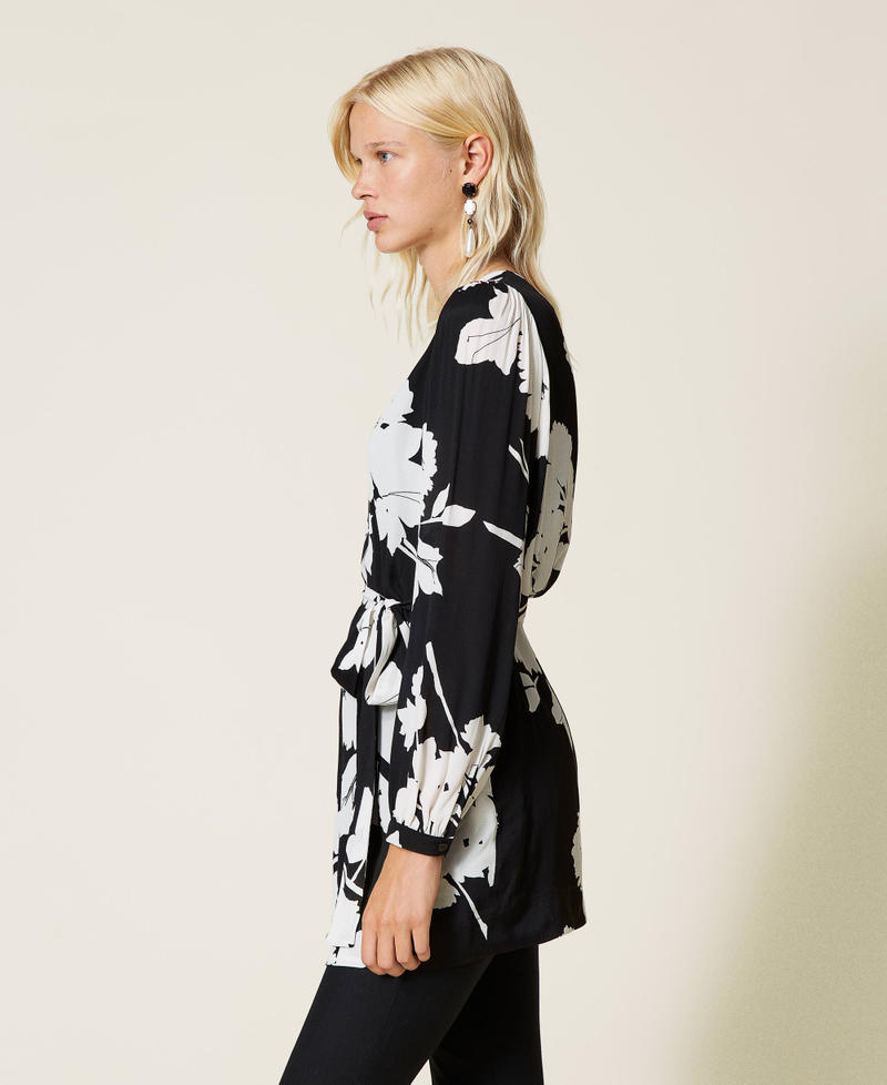Cr&ecirc;pe tunic dress with floral print &ldquo;Snow&rdquo; White / Black Floral Print Woman 212TP2637-02