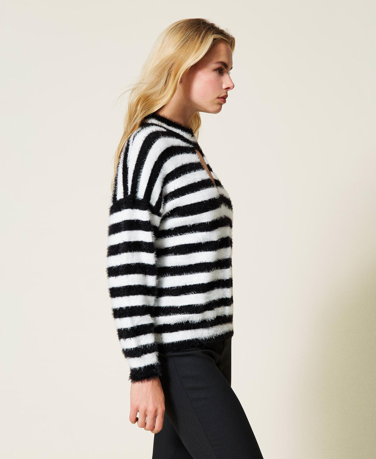 Striped jumper with cut-out "Snow" White / Black Stripe Woman 212TP3011-03