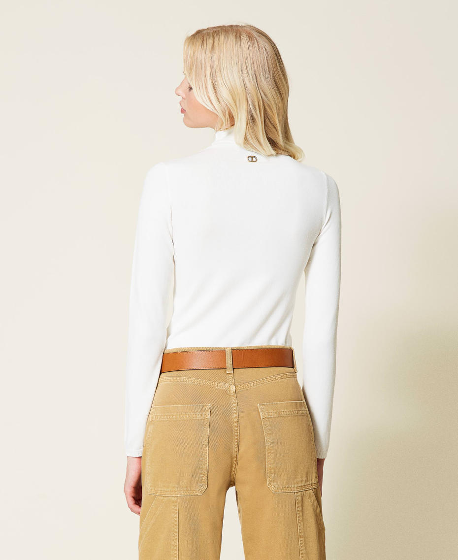 Pull col roul&eacute; avec logo Blanc Neige Femme 212TP3104-04