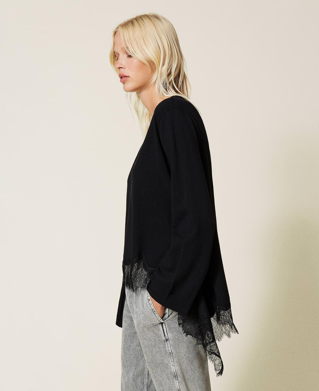 Pull avec dentelle festonn&eacute;e Noir Femme 212TP3204-02
