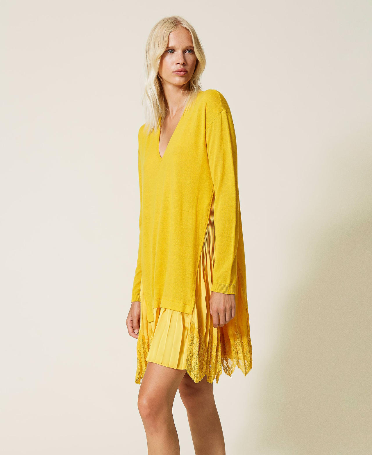 Vestido de mezcla de lana y raso plisado Amarillo Azafrán Mujer 212TP3281-02