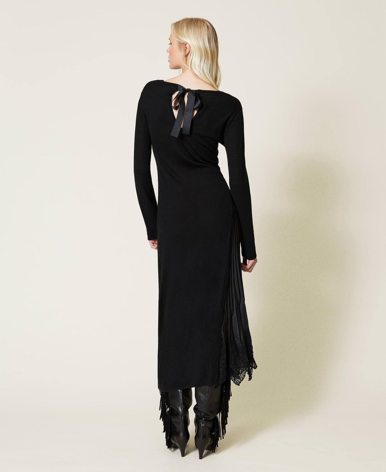 Long dress with pleats and lace Black Woman 212TP3282-03
