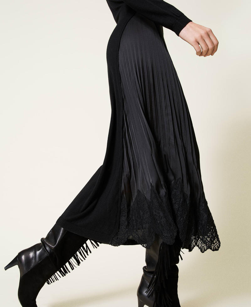 Long dress with pleats and lace Black Woman 212TP3282-05