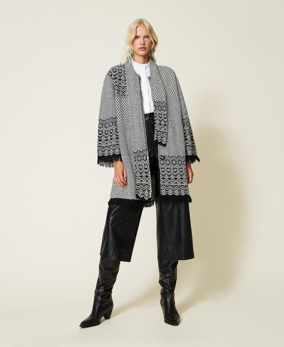 Jacquard coat with fringes Two-tone Black / “Snow”White Jacquard Patch Woman 212TP3430-01