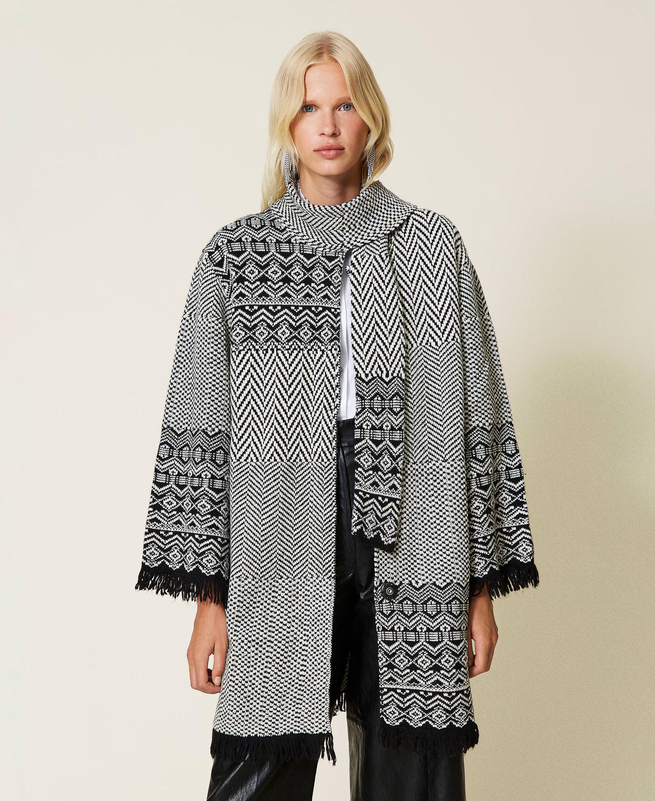 Cappotto jacquard con frange Jacquard Patch Bicolor Nero / Bianco "Neve" Donna 212TP3430-02