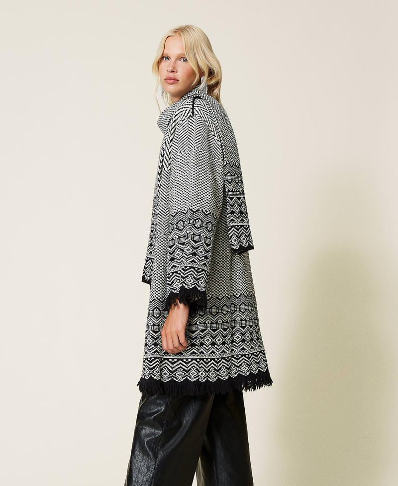 Jacquard coat with fringes Two-tone Black / “Snow”White Jacquard Patch Woman 212TP3430-03
