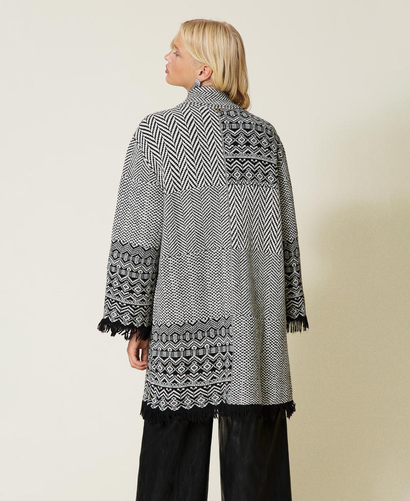 Cappotto jacquard con frange Jacquard Patch Bicolor Nero / Bianco "Neve" Donna 212TP3430-05