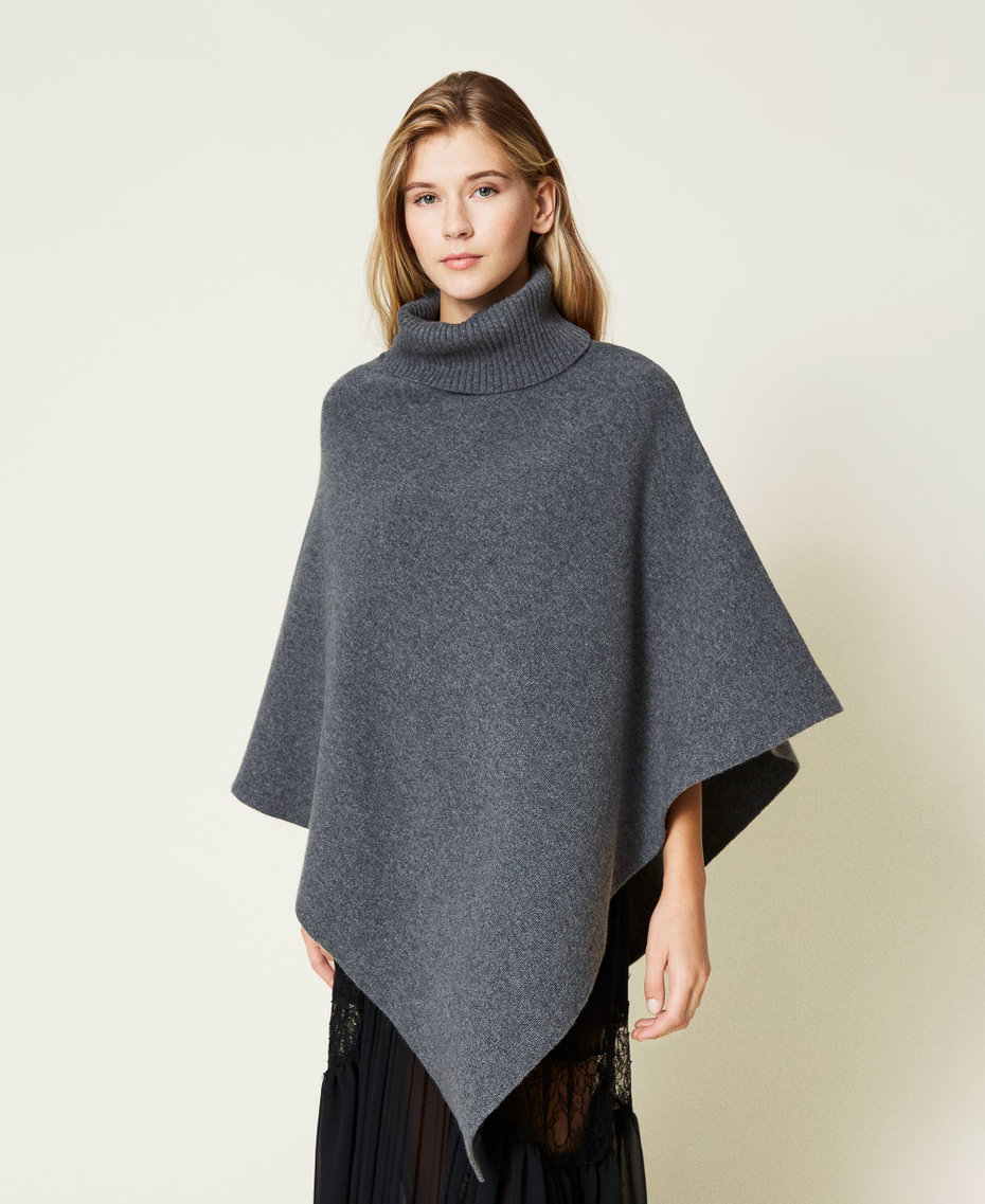 Poncho with merino wool and recycled yarn
