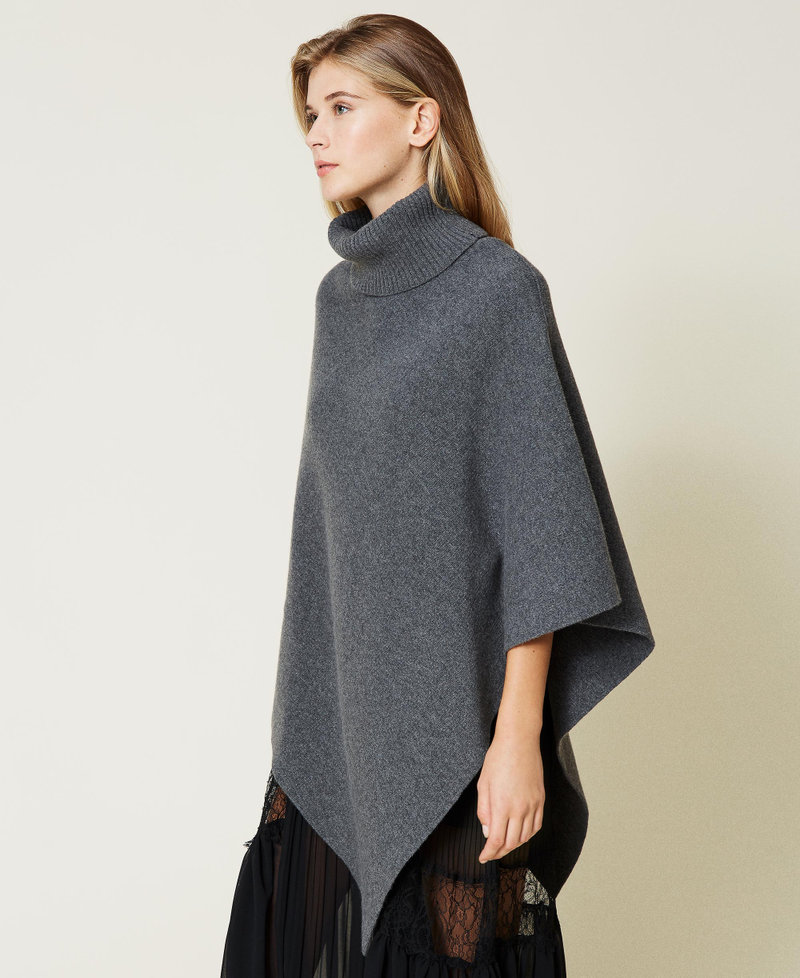 Poncho with merino wool and recycled yarn