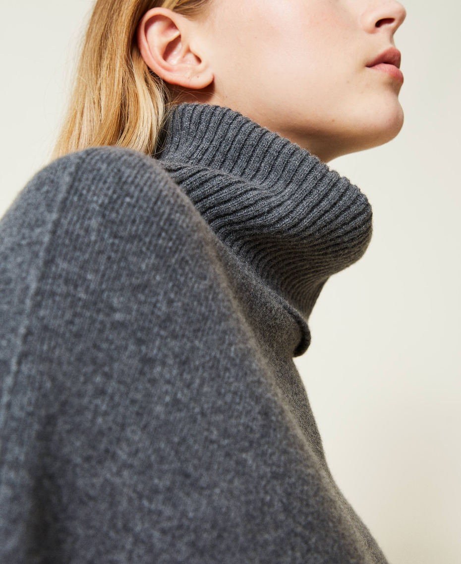 Poncho with merino wool and recycled yarn