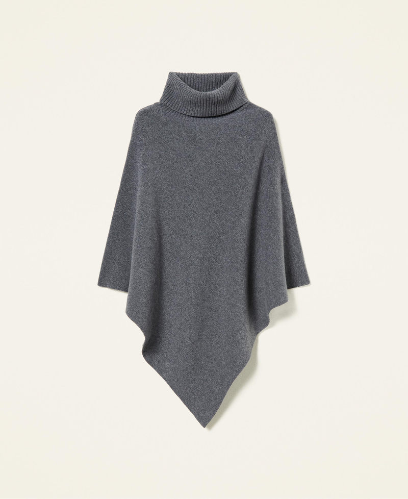 Poncho with merino wool and recycled yarn