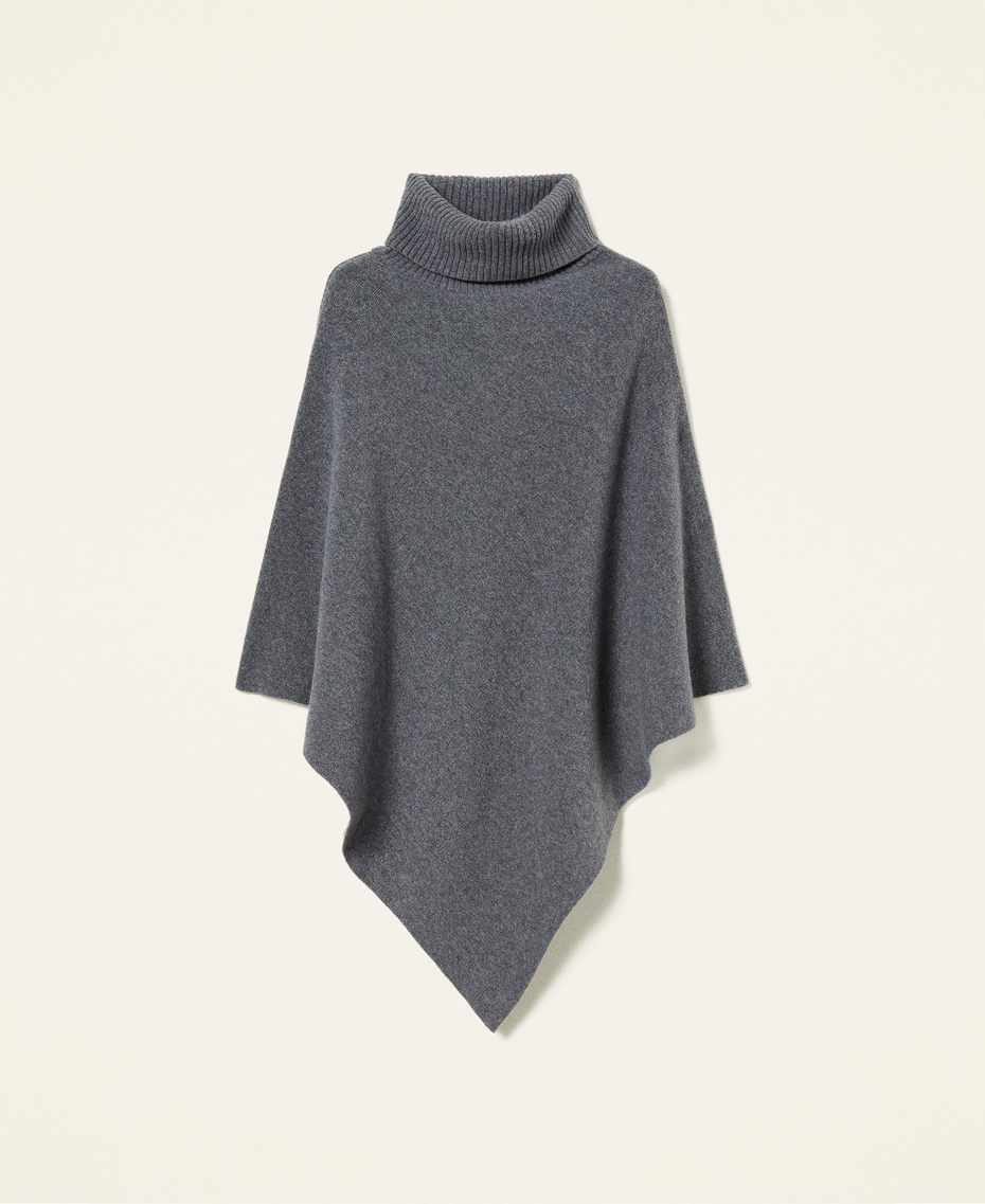 Poncho with merino wool and recycled yarn