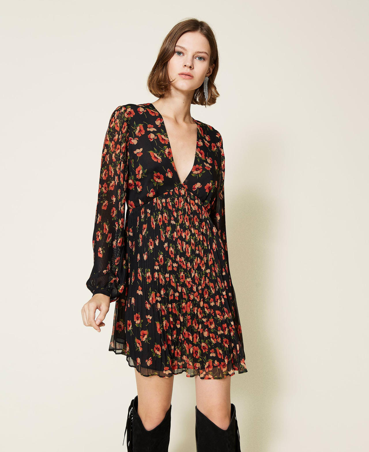Creponne dress with floral print Fadeout Black / “Coral Candy” Red Flowers Woman 212TT2022-02