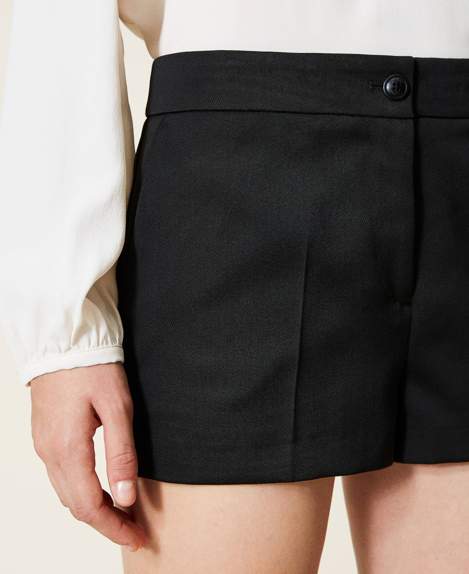Shorts in raso di misto lana Nero Donna 212TT2195-05