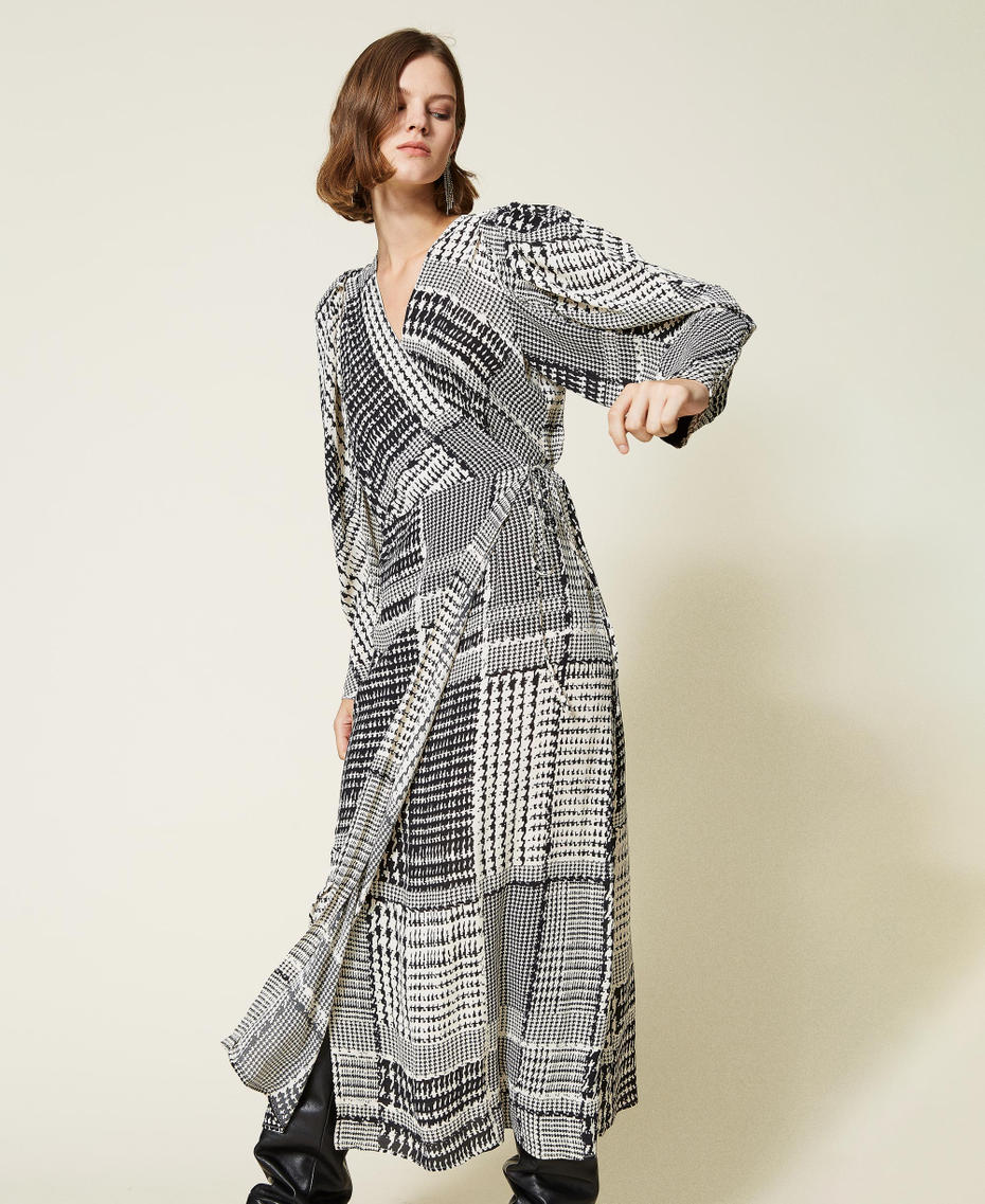 Long dress with houndstooth print Two-tone Black / “Snow” White Check Print Woman 212TT234A-05