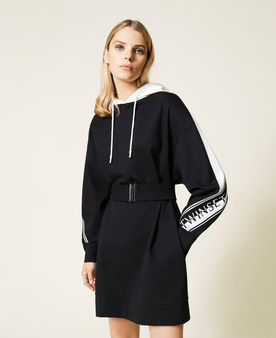 Robe en maille bicolore avec logo Bicolore Noir / Blanc Neige Femme 212TT2382-03