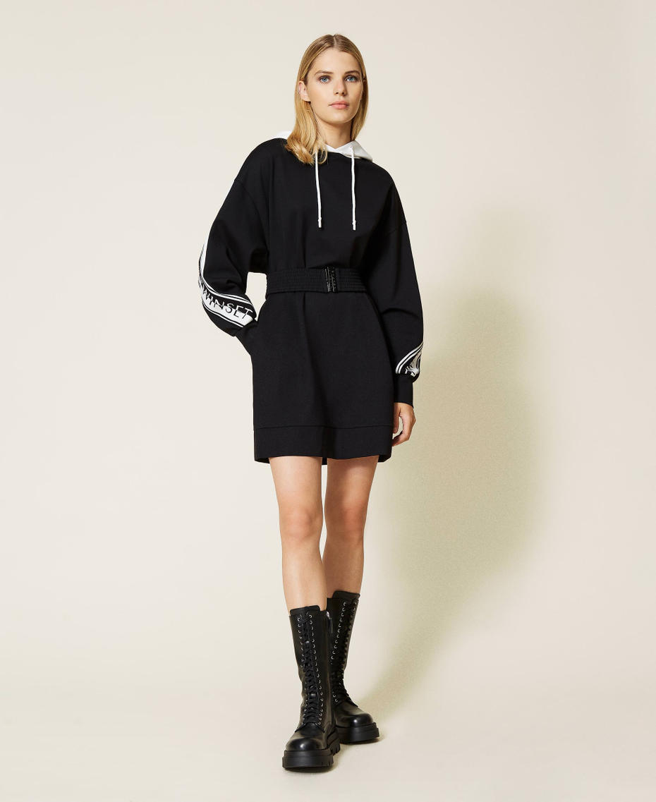 Robe en maille bicolore avec logo Bicolore Noir / Blanc Neige Femme 212TT2382-06