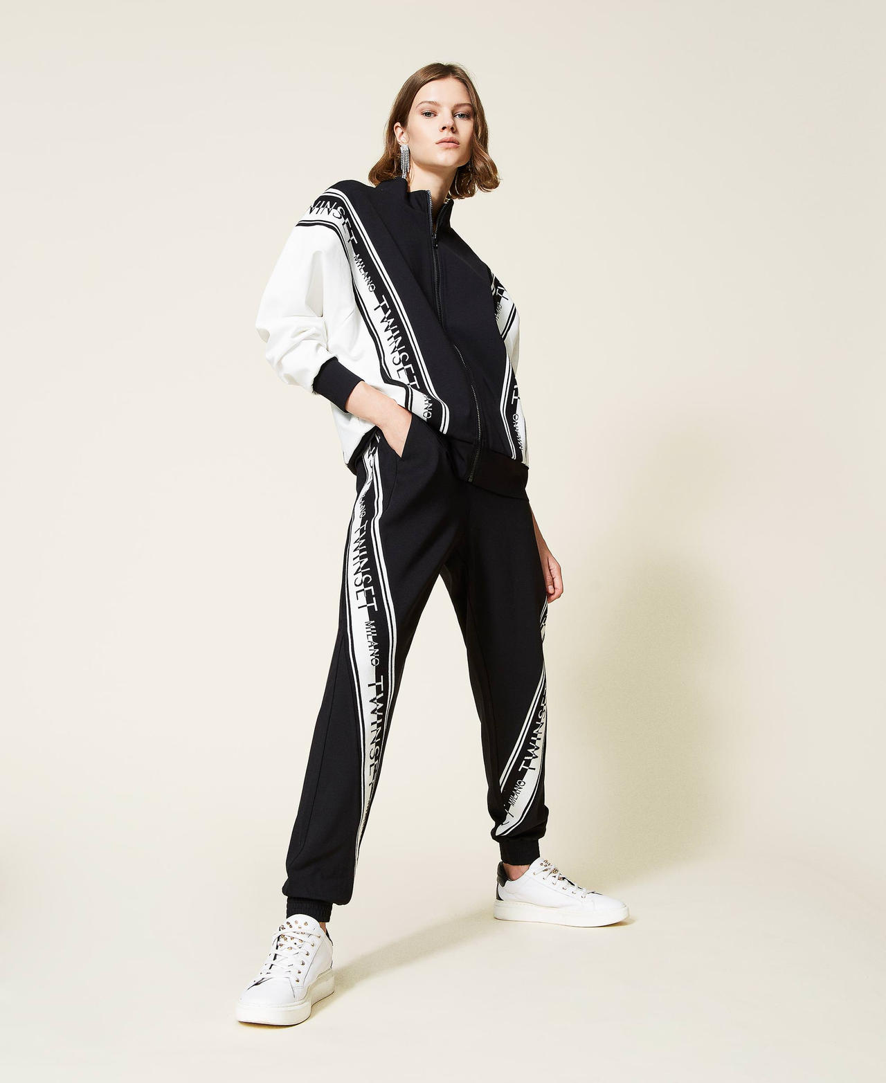 Joggers de punto con logotipo Bicolor Negro / Blanco "Nieve" Mujer 212TT2383-02