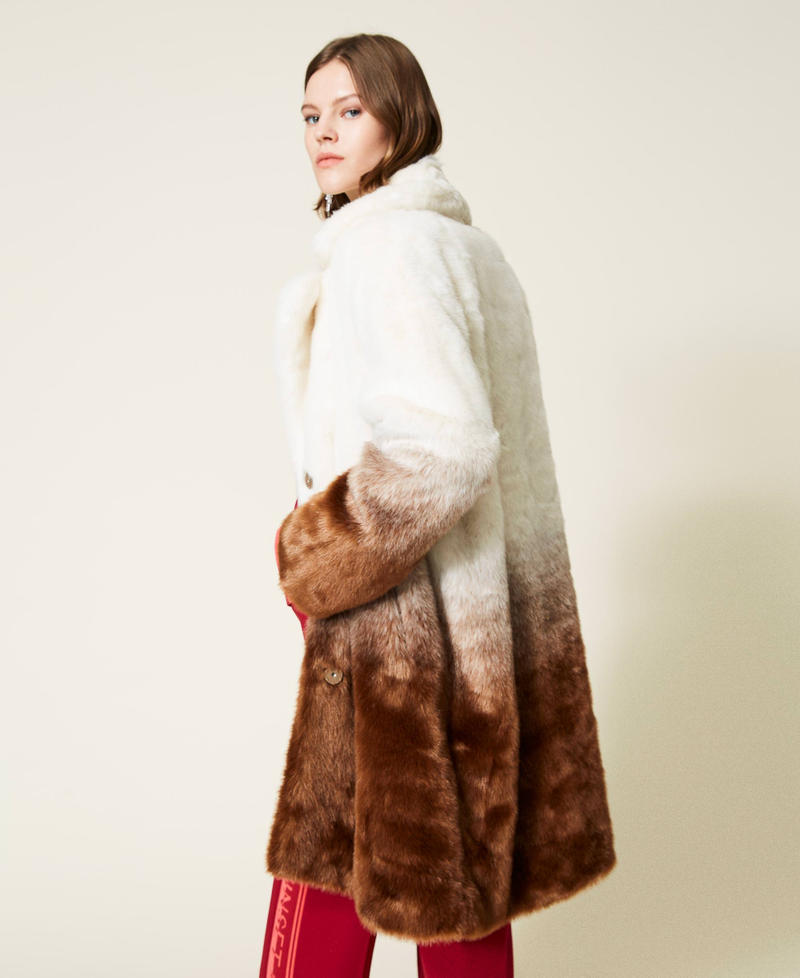 Пальто из ткани с градиентной окраской Дымчатый Снег/Бежевый "Золотая скала" женщина 212TT2440-03