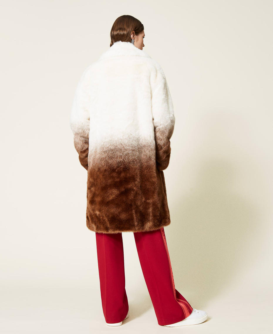 Пальто из ткани с градиентной окраской Дымчатый Снег/Бежевый "Золотая скала" женщина 212TT2440-04